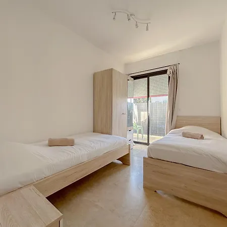 Apartment Climatisee Deux Terrasse Parking, Raphael