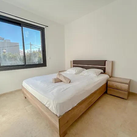 Climatisee Deux Terrasse Parking, Raphael *